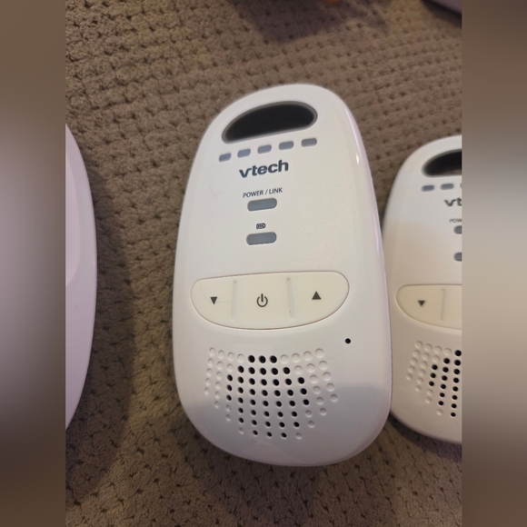 Vtech 2 Parent Units Digital Audio Baby Monitor with up to 1,000 ft of Range, Cr - Picture 4 of 12